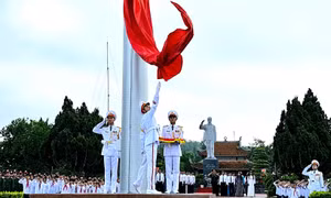 Sacred flag-raising ceremony on Co To Island