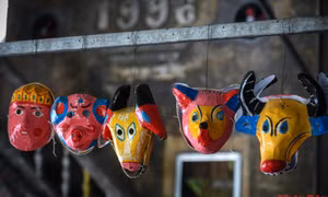 Visiting craft village of making traditional toys for Mid-autumn festival