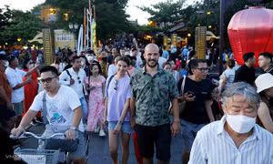 Travel becomes cheaper as peak summer tourism season ends