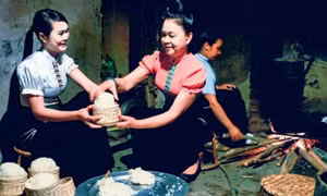 Photo exhibition on Điện Biên opens in beach city