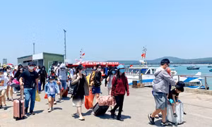 Co To: 8.000 tourists returned to mainland ahead storm