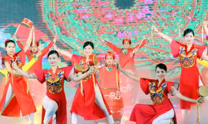 Bach Dang traditional festival kicked off 
