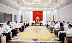 Quang Ninh Party Secretary holds courtesy meeting with Luang Prabang delegation