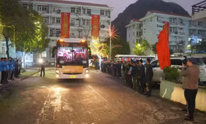 Zero-cost bus trips for workers returing home for Tet