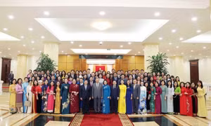 Party chief urges young lawmakers to drive innovation, reform