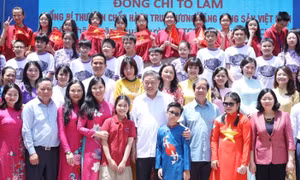 Party chief visits two schools for students with disabilities in Hà Nội