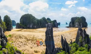 Ha Long Bay: Enchanted in the summer mist