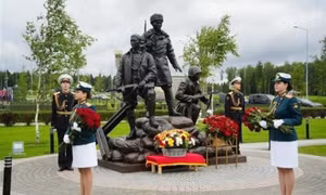 Russia unveils monument to Vietnamese volunteer soldiers