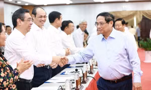 PM chairs meeting on HCM City’s socio-economic development