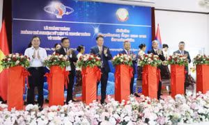Việt Nam, Laos open disaster data lab in Vientiane
