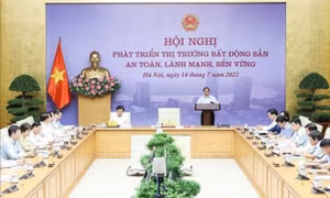 PM demands removing bottlenecks in real estate market for safe, healthy development
