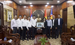 Quang Ninh delegation meets leaders of Laos’ Luang Prabang province 