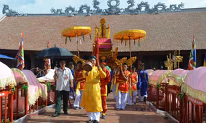 Tra Co Communal House