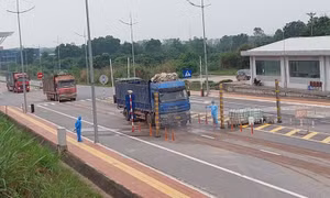 Customs clearance via Bac Luan 2 bridge border gate officially resumed