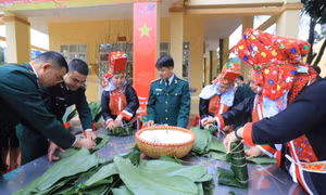  The program “Border Guard warms the hearts of villagers in Spring” held in Binh Lieu