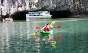 Kayaking in Ha Long Bay: A leisurely way to discover the heritage