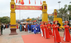 Tien Cong festival opened in Quang Yen town 