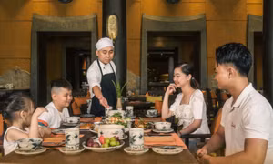 Quang Ninh welcomes 16.7 million tourist arrivals in 10 months