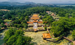 Hue closes all tourist destinations, bans gatherings of 20+