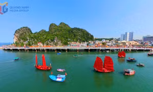 Three-panel sailing boats - a distinctive tourism product