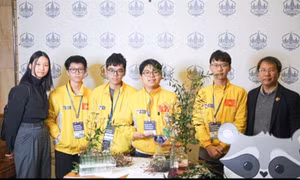 Vietnamese students win gold, bronze medals at Russia's chemistry competition