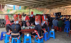 Dao people in Binh Lieu enjoy early Tet