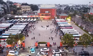37 free coaches carry thousands of workers back hometowns to enjoy Tet