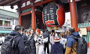 Japan sees record 2.73 mln visitors in December in COVID recovery year