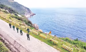 Border guard soldiers firmly safeguard sovereignty on Cham Islands