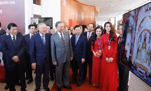 Party chief calls for comprehensive digital transformation of national television