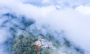 Peaceful Yen Tu in autumn