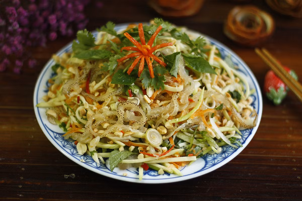 A plate of jellyfish salad. Photo by VnExpress/Bui Thuy