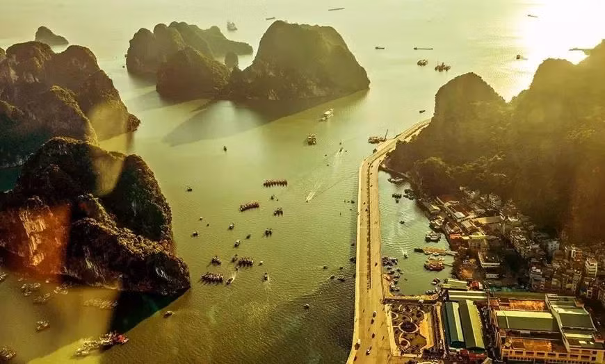 To see Halong Bay differently, a seaplane tour is a unique opportunity worth checking out. (Photo: VNA)