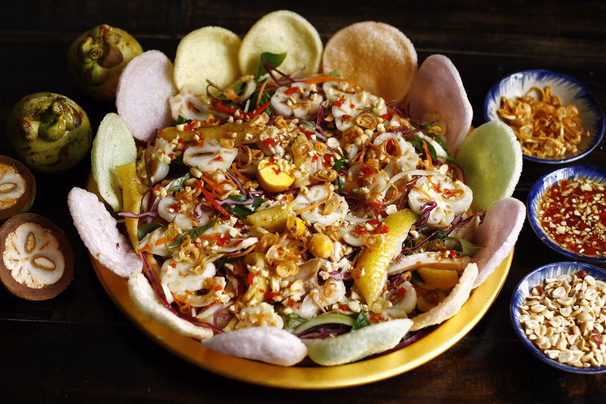 A salad features chicken with yellow skin paired with tangy mangosteen and crisp vegetables. Photo by VnExpress/Bui Thuy