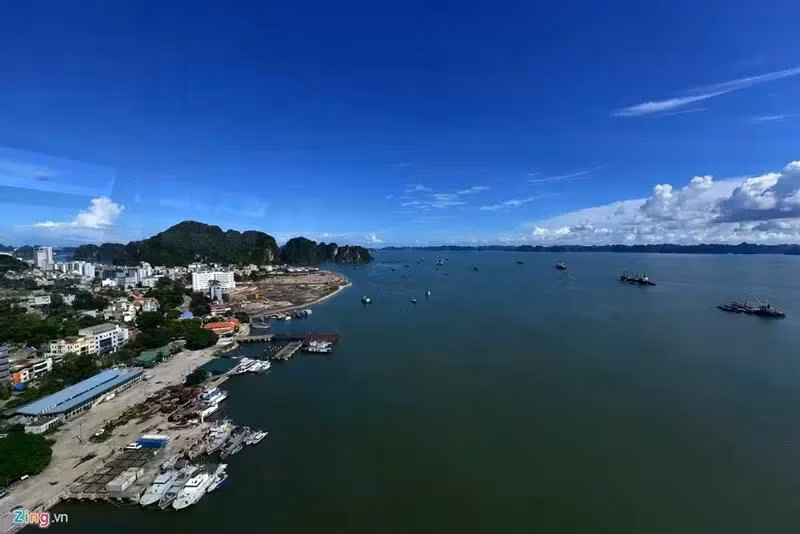 Queen Telpher is also a great way to get the top Halong Bay viewpoint. (Photo: Zing.vn)