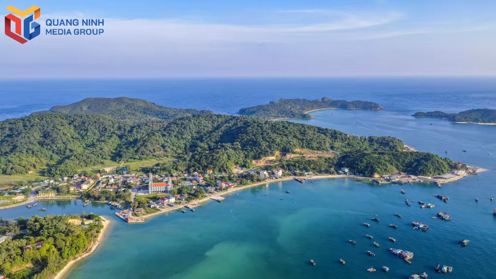Just beyond Coto island is the hidden travel gem, Thanh Lan Island