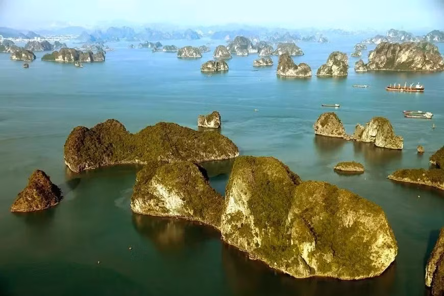 Thousands of islands with all shapes in the middle of the vast sky, creating unique wonders for Halong Bay. (Photo: VNA)