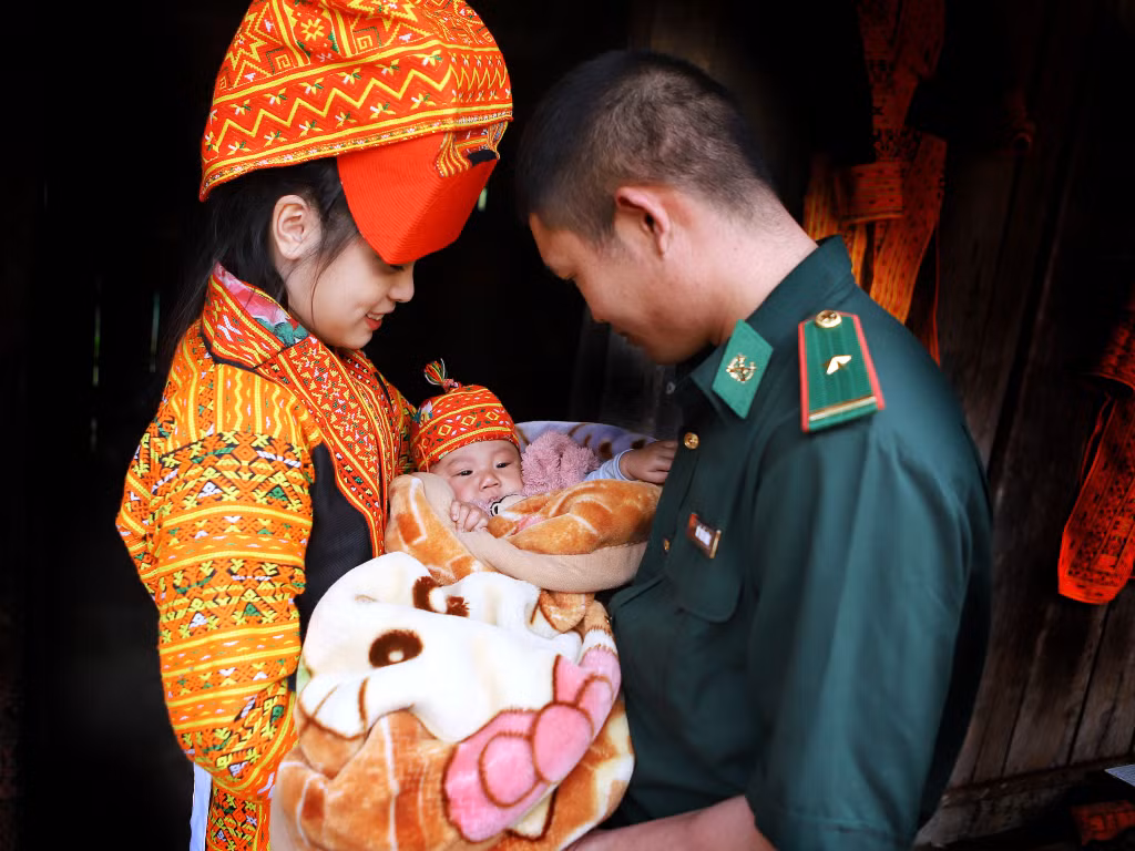 “Hạnh phúc” - Triển lãm tại Liên hoan ảnh nghệ thuật 9 tỉnh đồng bằng Sông Hồng năm 2022.