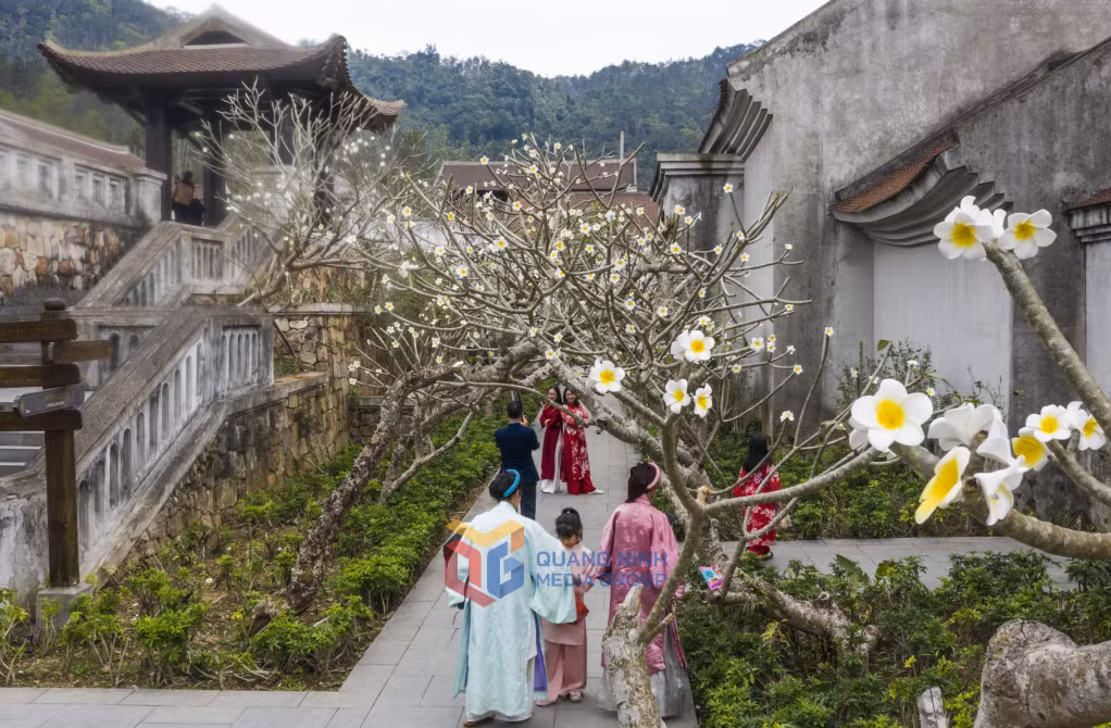 Tourists take beautiful photos with ancient architecture.