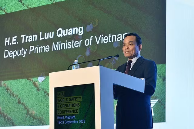 Deputy Prime Minister Tran Luu Quang speaks at the conference. 