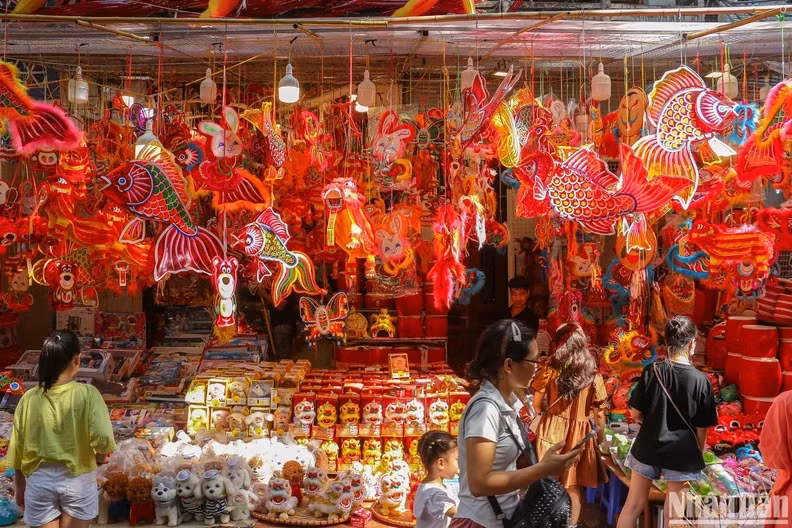 Traditional toys dyed in the shops red colour.