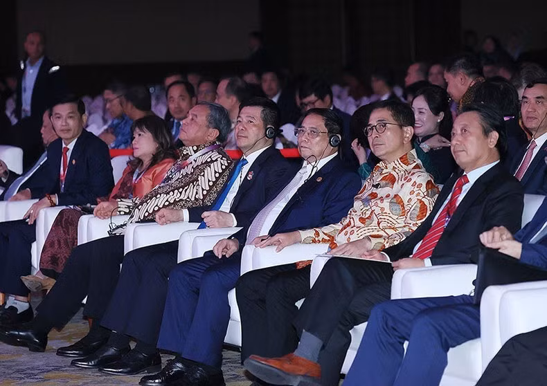 PM Pham Minh Chinh and other delegates attend the ASEAN Business and Investment Summit. (Photo: Duong Giang/VNA)