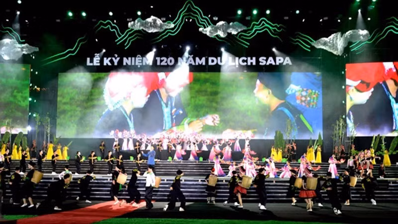 The ceremony to celebrate 120 years of Sapa's tourism.