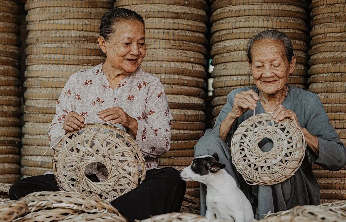 Mekong Delta province exudes charm amid annual flooding season