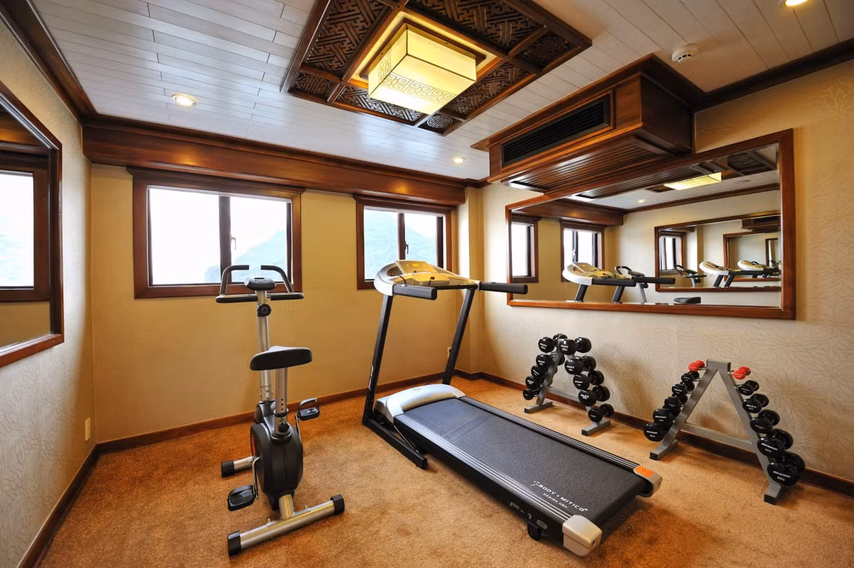 Other top-end facilities include a gym, outdoor bar and library, offering guests the chance to relax and unwind on their journey through a world wonder.