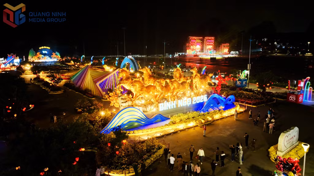  Lights illuminate the Floral Boulevard and Light Technology Space, creating a vibrant scene in the heart of the heritage site.