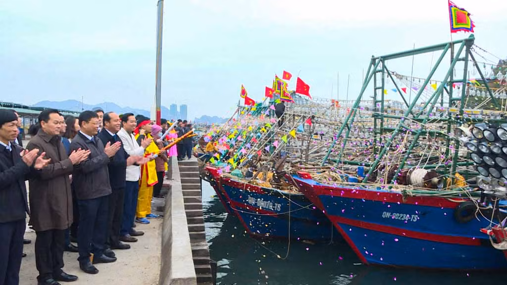 Provincial and local leaders encourage fishermen ahead of their first spring voyages.