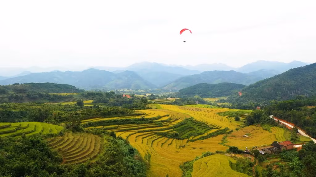 Binh Lieu possesses high mountainous terrain with stunning waterfalls.