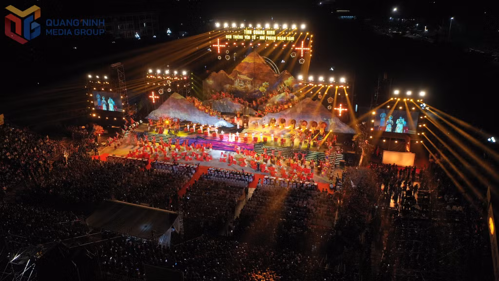 The special art programme “Sacred Yen Tu – A Millennium of Heroic Spirit” attracts around 10,000 people.