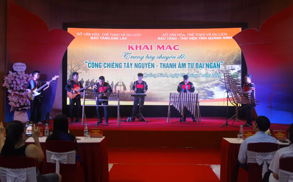 An artistic performance brings the sounds of the Central Highlands to the people and land of Quang Ninh.